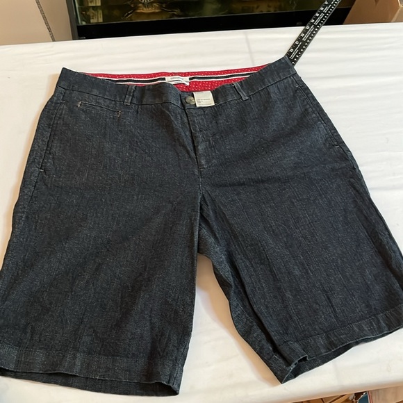Dockers by Levi’s Size 12 dark denim Bermuda shorts slimming flat front - Picture 1 of 10